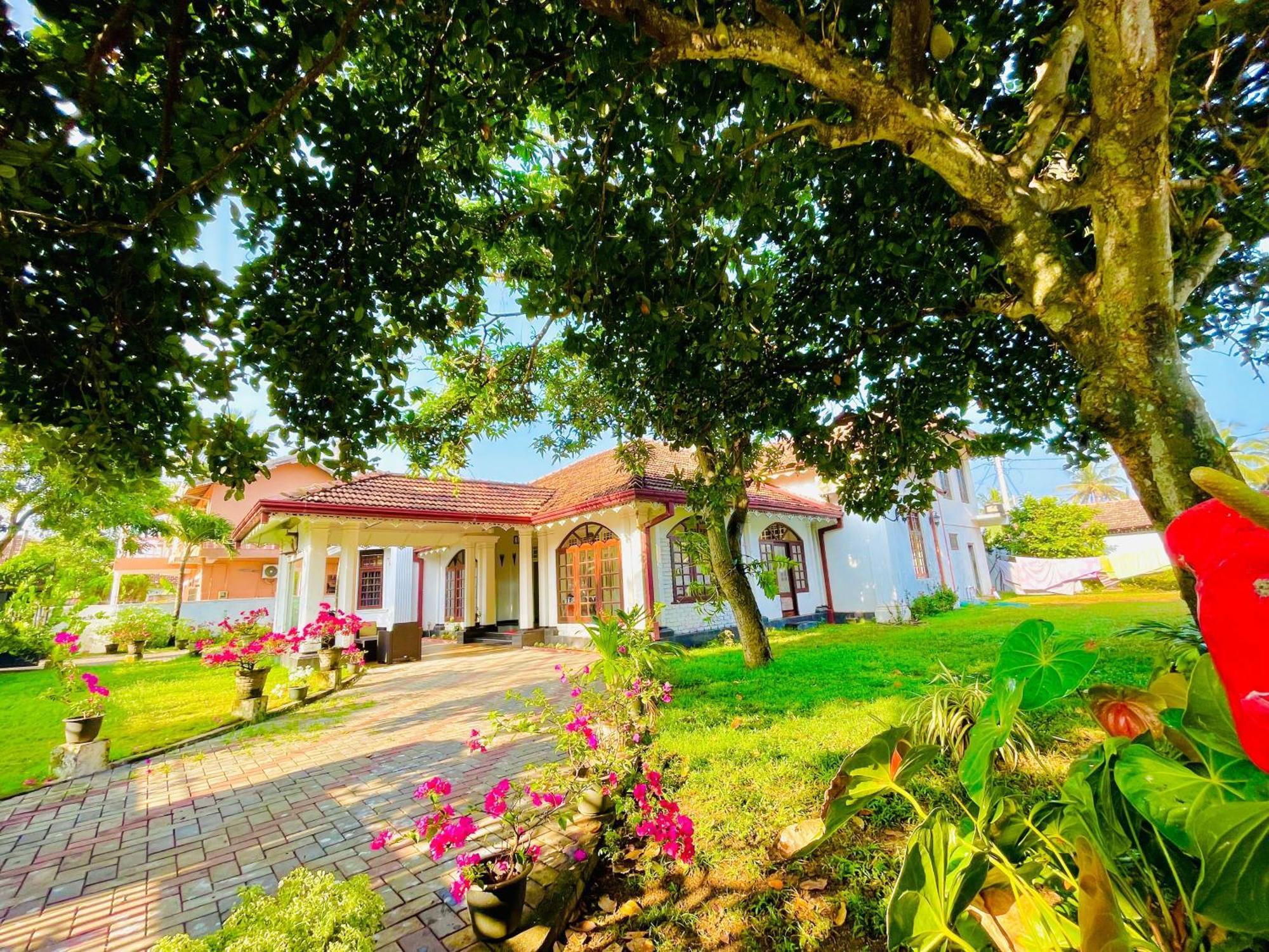 Grand Villa Negombo Exterior foto